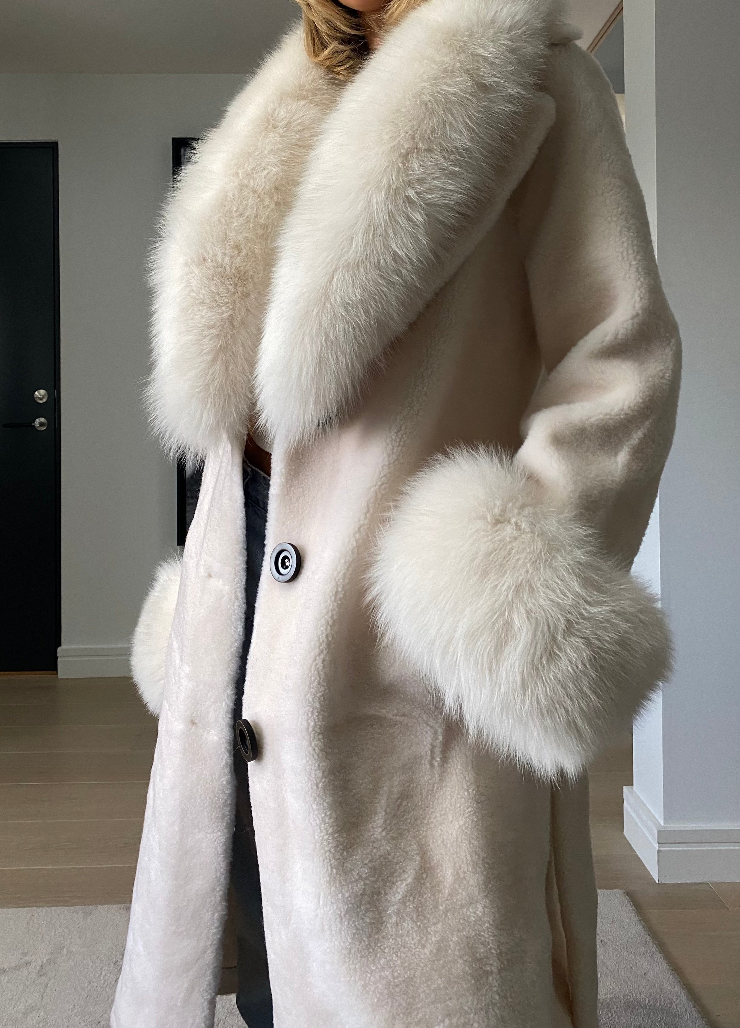 Beige deals fur collar